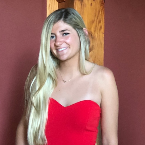 Profile Picture of Elise Duldner (@eeduldner) on Poshmark