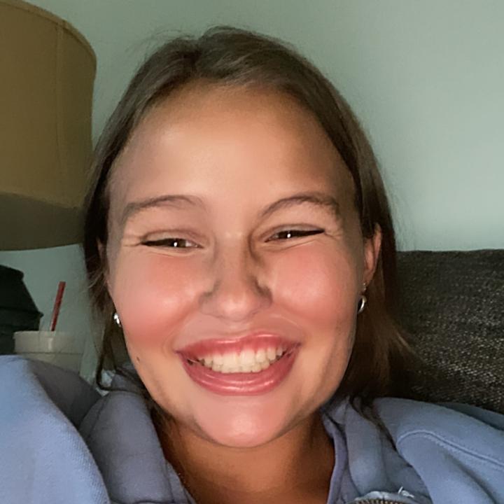 Profile Picture of juliana (@julianarobbins13) on Tiktok