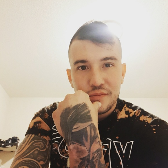 Fausto Albanez - Poshmark Profile Picture of Fausto Albanez (@faustoalbanez) on Poshmark