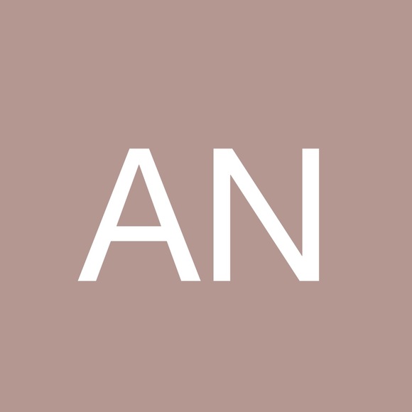 Profile Picture of Ava Nozza (@avanozza) on Poshmark