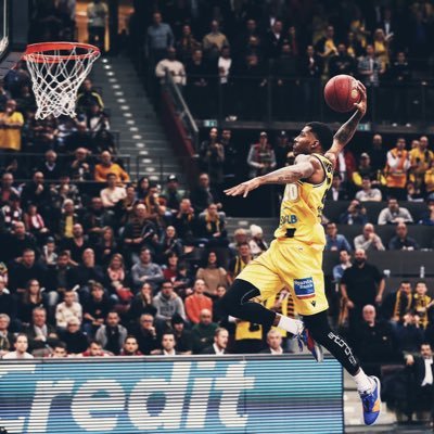 Profile Picture of ThomasE'sean Wimbush (@_YKing20) on Twitter