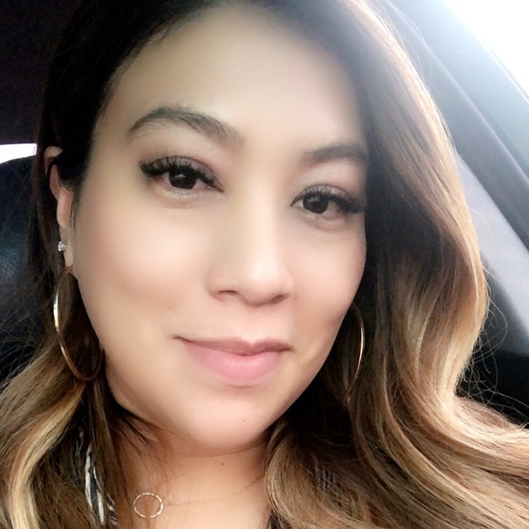 Profile Picture of Avelina Rodriguez (@avirodri2) on Poshmark