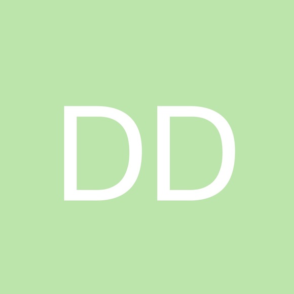 Profile Picture of Danielle Drosendahl (@eblood9) on Poshmark