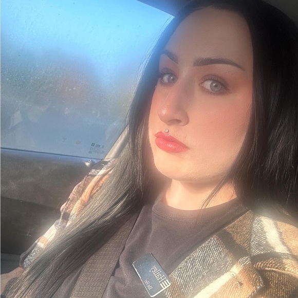 Profile Picture of Hailey Barbish (@hbarbish) on Poshmark