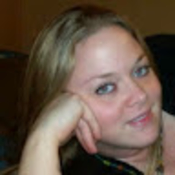 Profile Picture of Tamara Hutton (@thutton28) on Poshmark