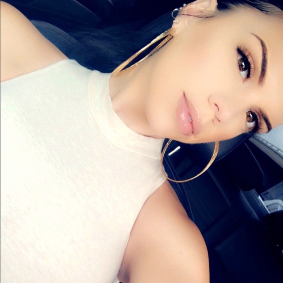 Profile Picture of Jessica Sinclair (@msjessieelynn) on Poshmark
