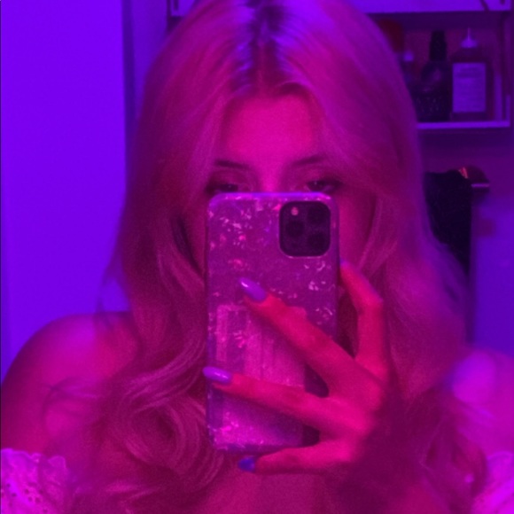 Profile Picture of Taylor Skudlarek (@rosalie93) on Poshmark