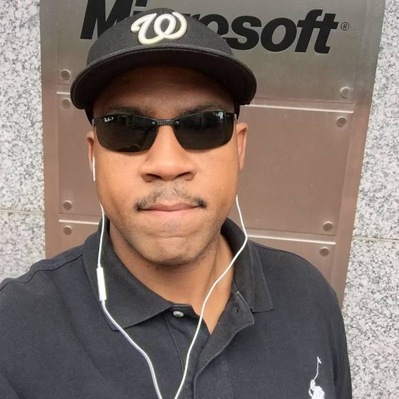 Profile Picture of Christopher Smith (@cvsmith75) on Poshmark