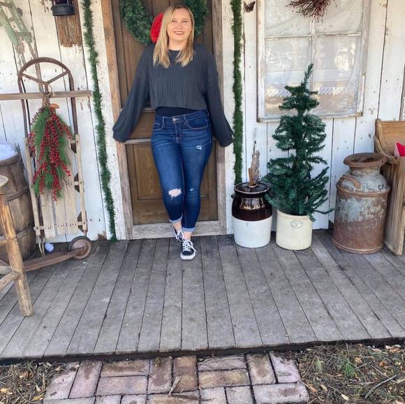 Profile Picture of Autumn Daniels (@adaniels1414) on Poshmark