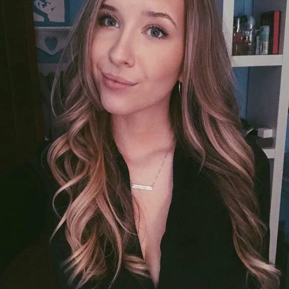 Profile Picture of Alexa Dennis (@allstar_ad) on Poshmark