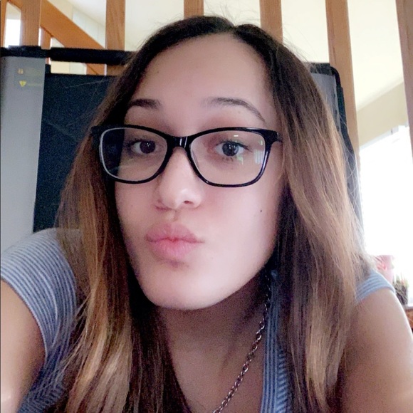 Profile Picture of Danielle Towler (@danicole101) on Poshmark