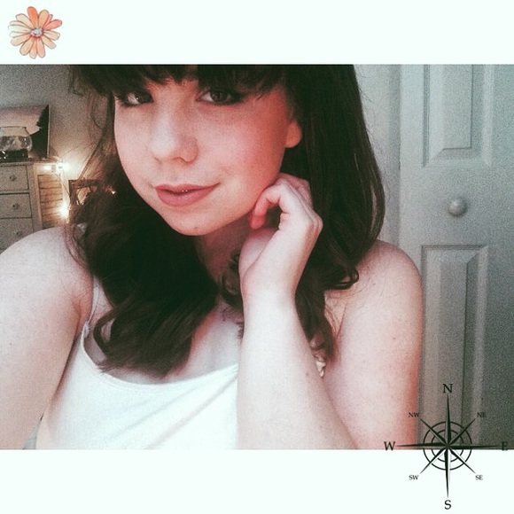 Profile Picture of Tori Grant (@bl_ueskies) on Poshmark