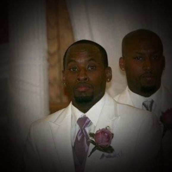 Profile Picture of Grayling Morris (@glmjr1980) on Poshmark