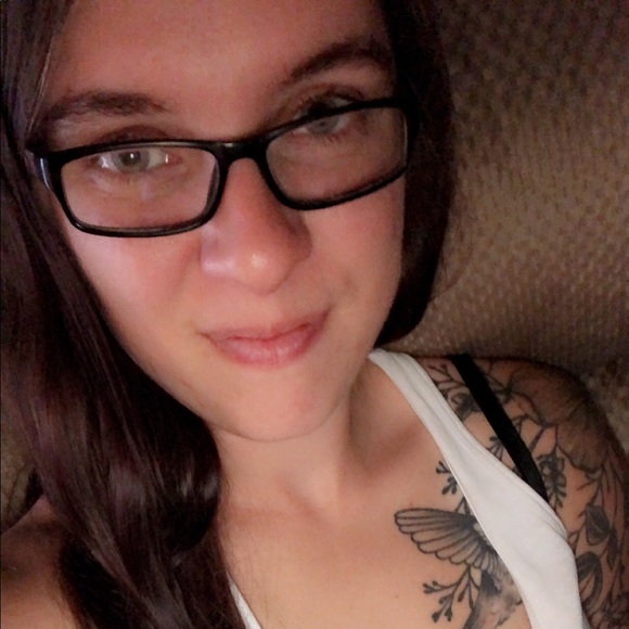 Profile Picture of Jazmin Sikowski (@inkedsinglemom) on Poshmark