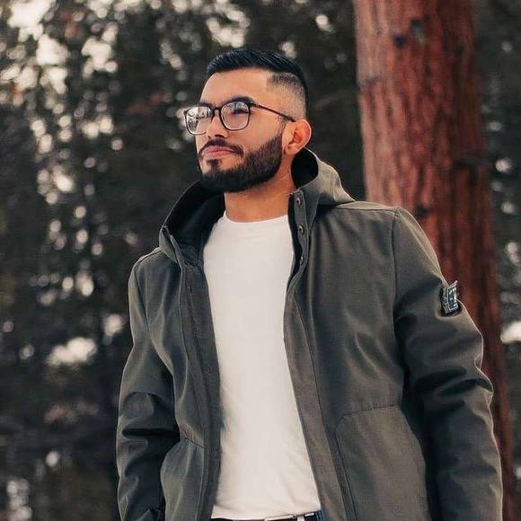 Profile Picture of Marco Bernal (@marco_bernal) on Poshmark