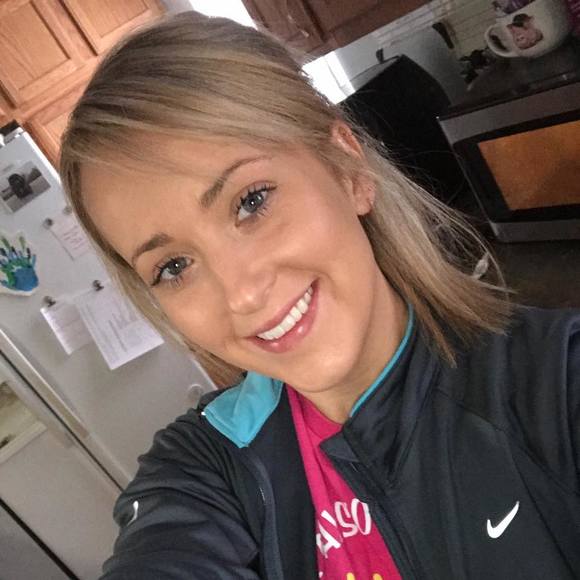 Profile Picture of Jenna Powers (@jennapowers) on Poshmark