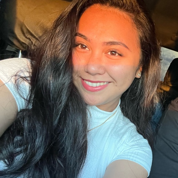 Profile Picture of Passion Mendiola (@passionjoreen) on Poshmark