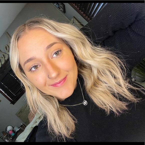 Profile Picture of Kylee Kirschman (@kyleekirschman) on Poshmark