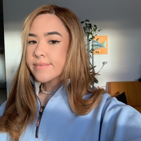 Profile Picture of Mickaila Perry (@mickailaperry) on Poshmark