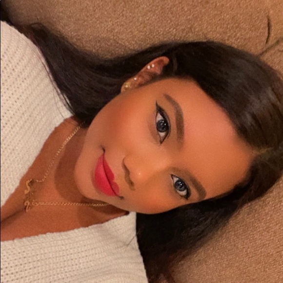 Profile Picture of Kimberly Samlall (@kimberlysamlall) on Poshmark