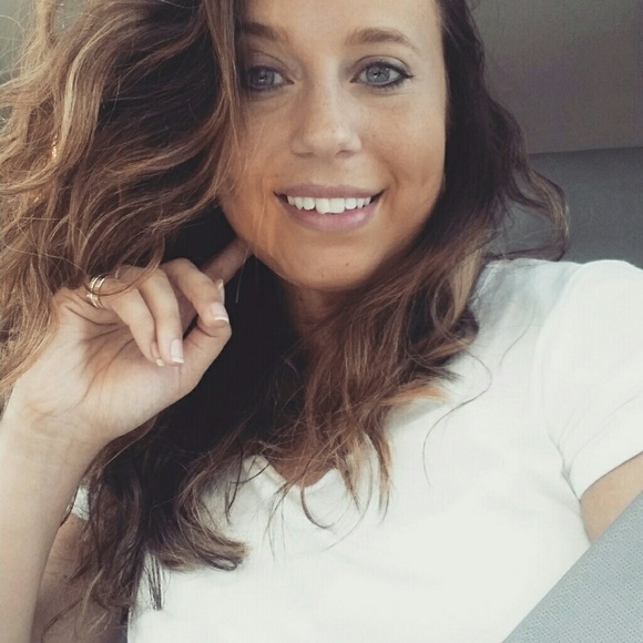 Profile Picture of Tanisha Olson (@tanisha_olson) on Poshmark