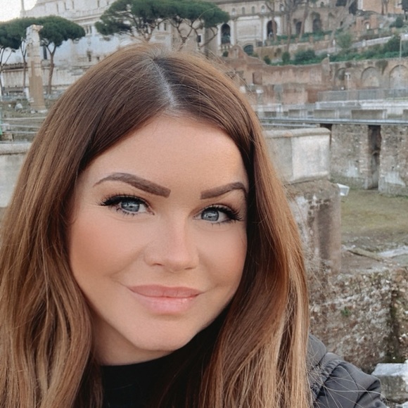 Profile Picture of Rebecca Gorman (@rebeccalgorman2) on Poshmark
