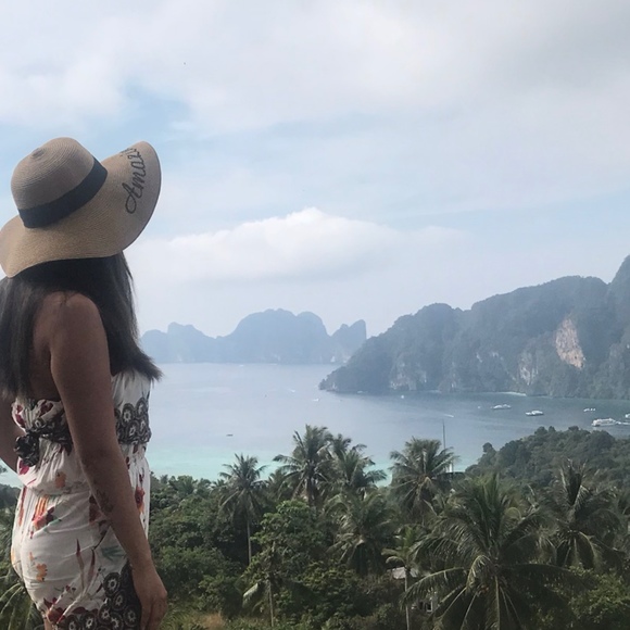 Profile Picture of Hannah Manriquez (@hannahrosie24) on Poshmark