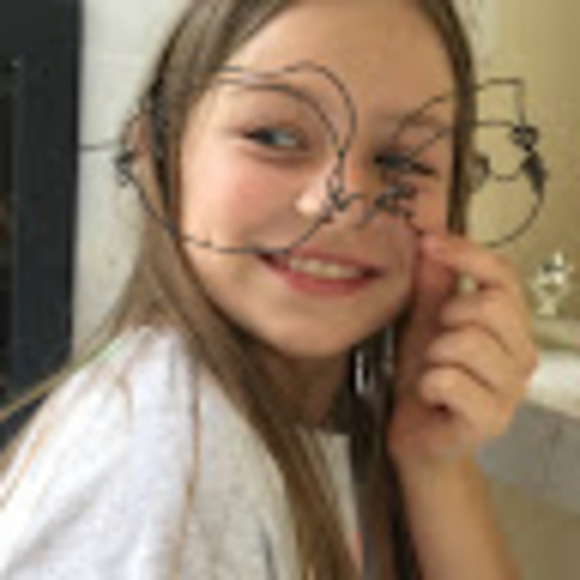 Profile Picture of Juliette Dupont (@juliettebd) on Poshmark