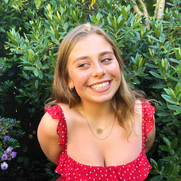 Profile Picture of Olivia Alperin (@livalperin) on Poshmark