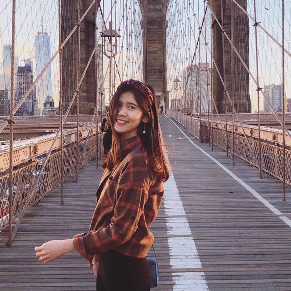 Profile Picture of Calyee Ng (@calyeeng) on Poshmark