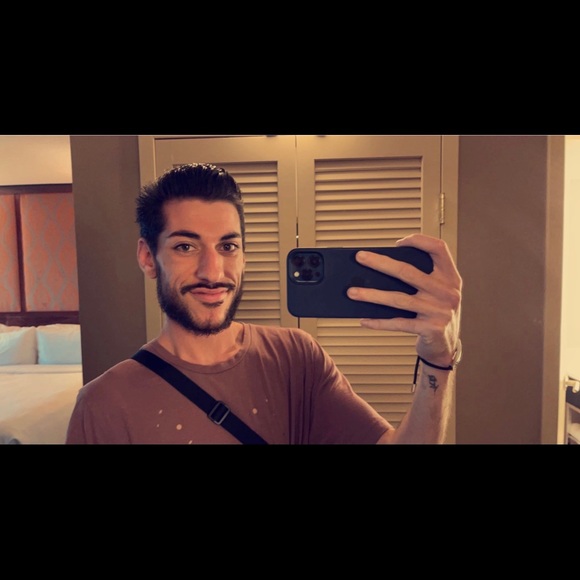 Profile Picture of Eric Arden (@ericarden) on Poshmark