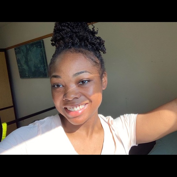 Profile Picture of Kurtisha Singleton (@kishaisme) on Poshmark
