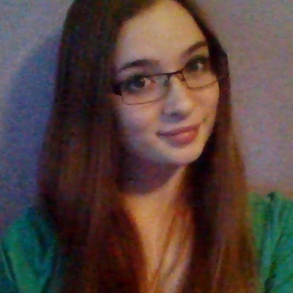 Profile Picture of Kayla Bierlein (@bierleink) on Poshmark