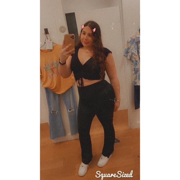 Profile Picture of Emmile Wehrle (@emmilewehrle) on Poshmark