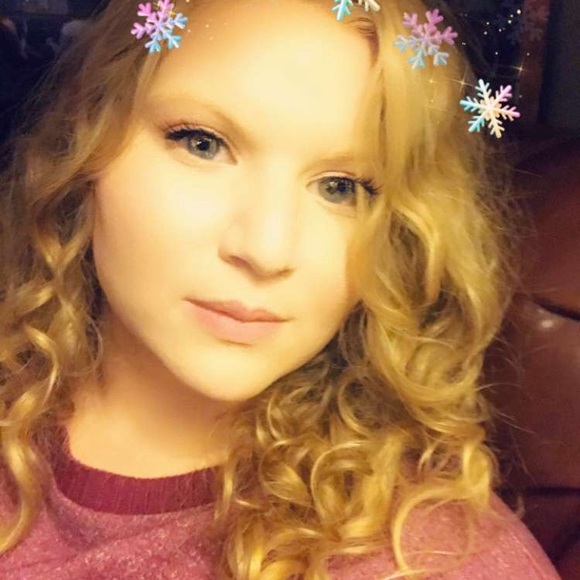 Profile Picture of Ashley Cafasso (@airous) on Poshmark