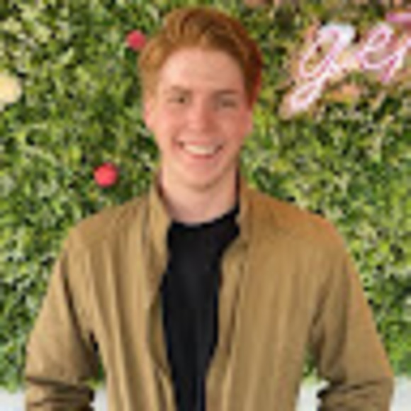 Profile Picture of Barrett Simard (@maxwater4) on Poshmark