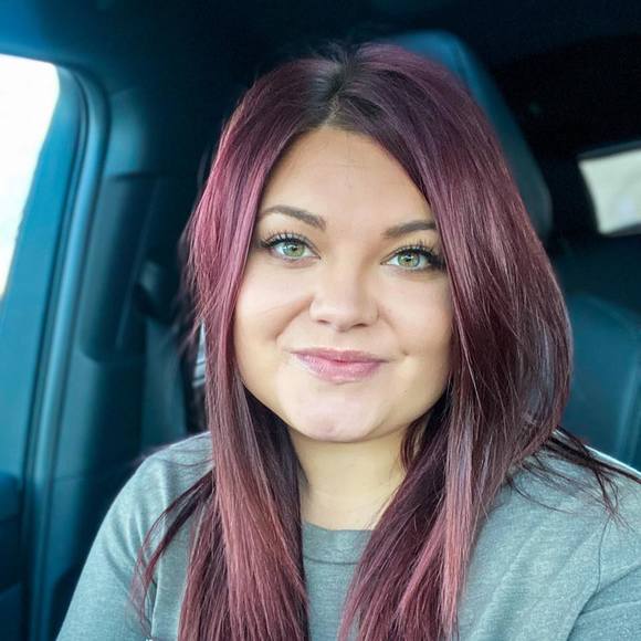 Profile Picture of Michaela Pettingill-riggs (@lovsldybug) on Poshmark