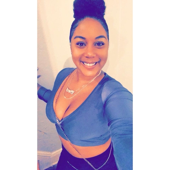 Profile Picture of Alanna Lawrence (@alanna516) on Poshmark
