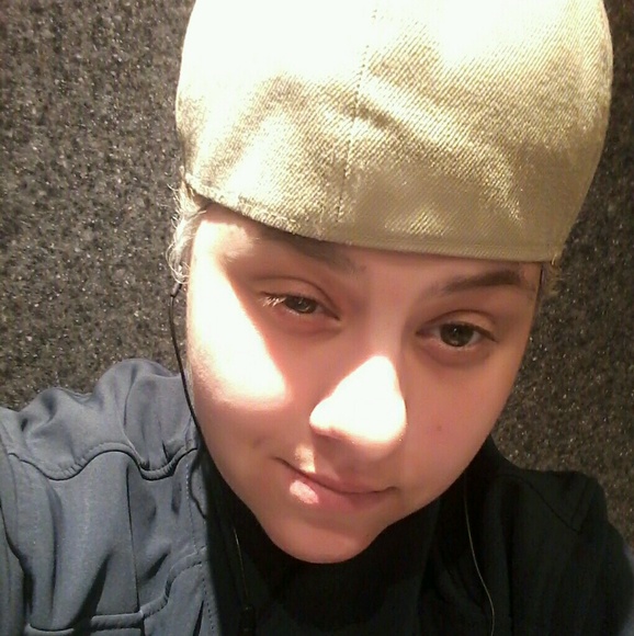 Profile Picture of Laura Perrello (@lperrello) on Poshmark