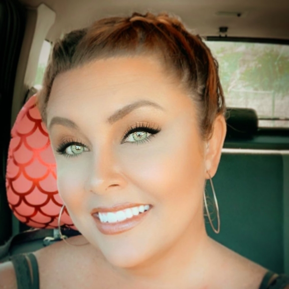 Profile Picture of Mariah Ketterling (@mariahketter) on Poshmark