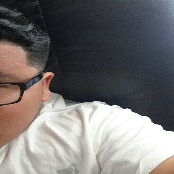 Profile Picture of Pendeli Vizcaino (@pvizcaino) on Poshmark