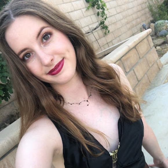 Profile Picture of Tori Lloyd (@torilloyda) on Poshmark