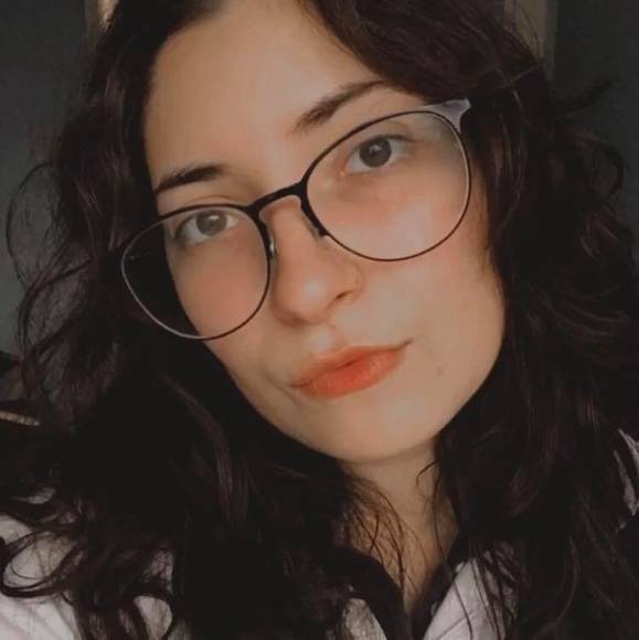 Profile Picture of Amanda Kapuscinski (@akapus2915) on Poshmark