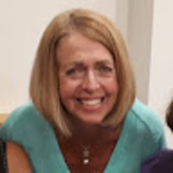 Profile Picture of Dianne Grinbergs (@dgrinbergs) on Poshmark