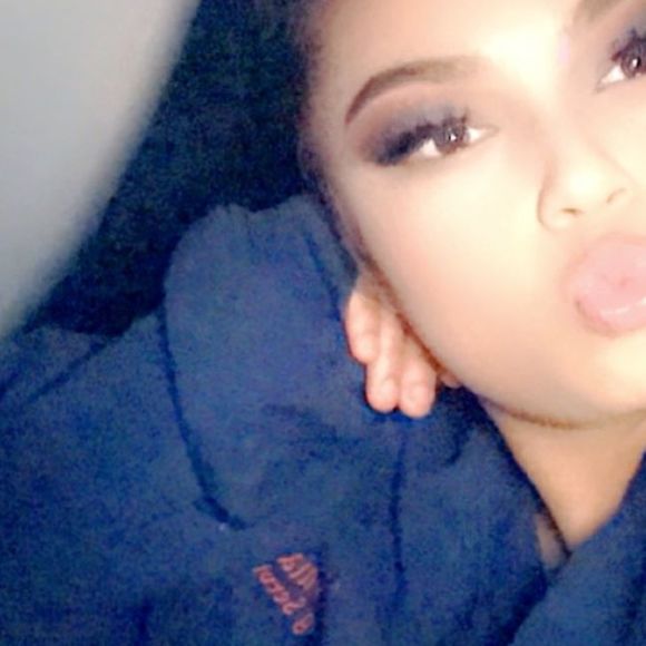 Profile Picture of Lupe Lopez (@lupelopez454) on Poshmark