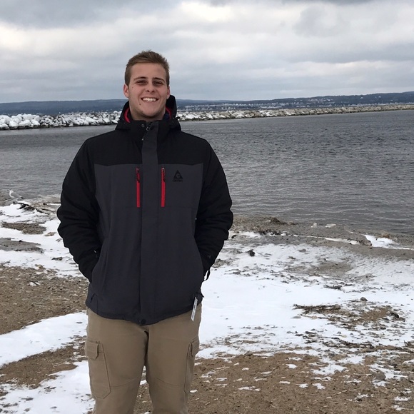 Profile Picture of Felipe Hussing (@felipehussing) on Poshmark