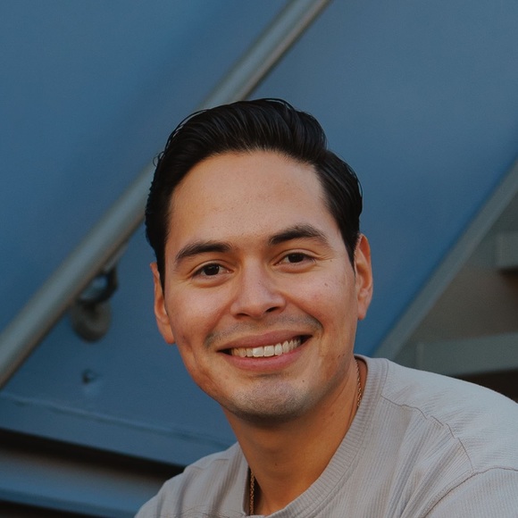 Profile Picture of Bobby Villarreal (@bobcirca) on Poshmark