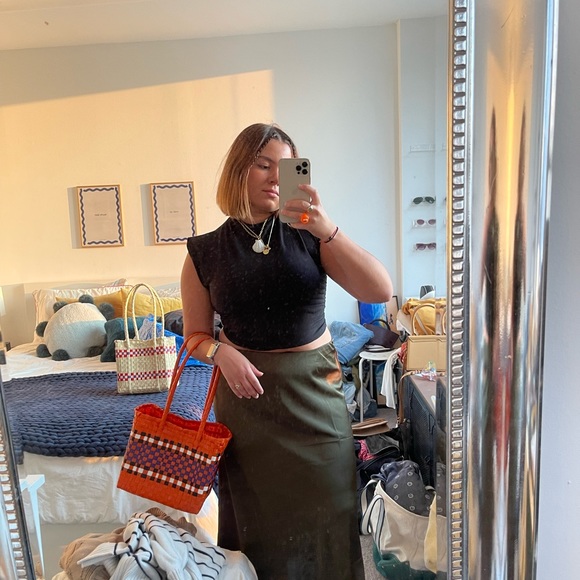 Profile Picture of Niki Farello (@niki_farello) on Poshmark