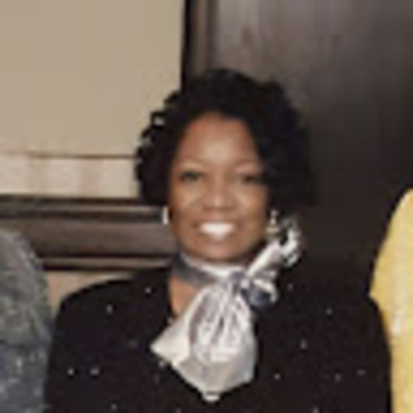 Profile Picture of Mevelyn Alexander (@mevelynalexande) on Poshmark