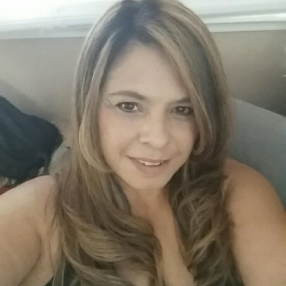 Profile Picture of Anita Villarreal (@avillarreal02) on Poshmark